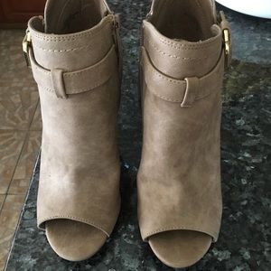Guess booties size 5
